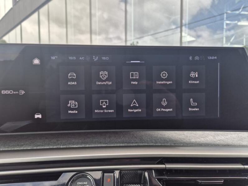 
								Peugeot 3008 GT full									