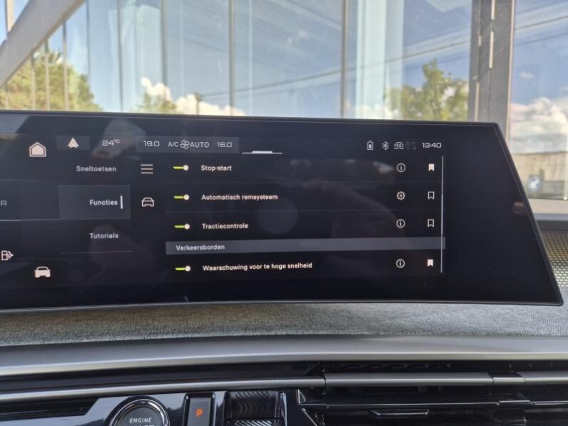 
								Peugeot 3008 GT full									