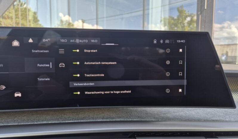 
								Peugeot 3008 GT full									