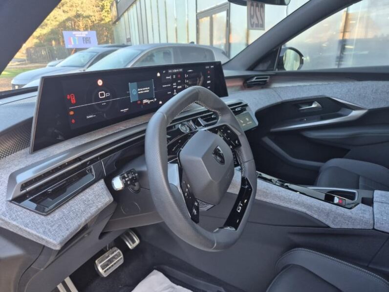 
								Peugeot 5008 GT full									