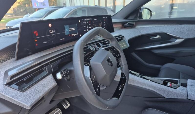 
								Peugeot 5008 GT full									