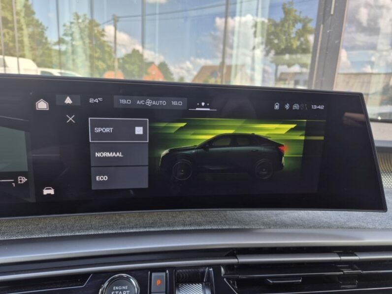 
								Peugeot 3008 GT full									
