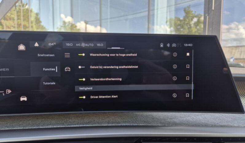 
								Peugeot 3008 GT full									