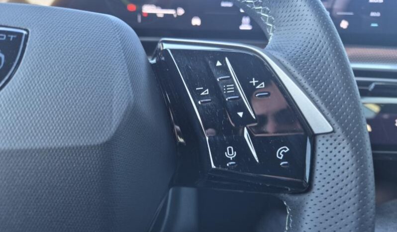 
								Peugeot 5008 GT full									