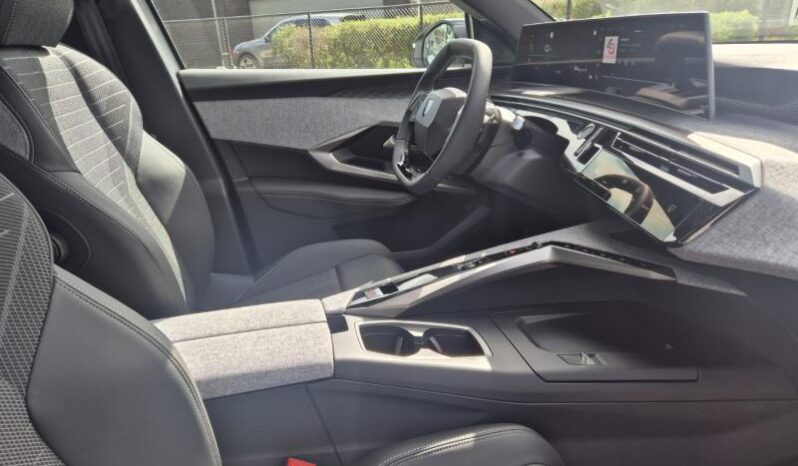 
								Peugeot 3008 GT full									