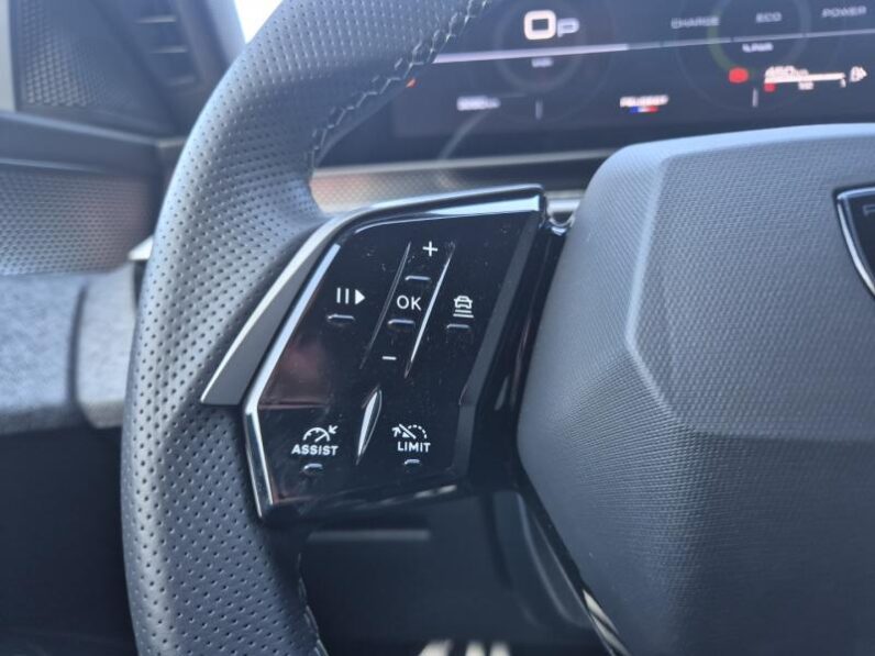 
								Peugeot 5008 GT full									