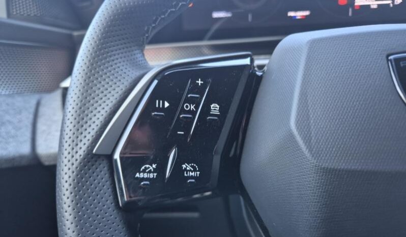 
								Peugeot 5008 GT full									