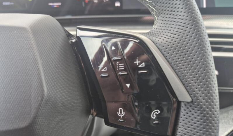 
								Peugeot 3008 GT full									