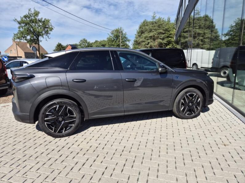 
								Peugeot 3008 GT full									