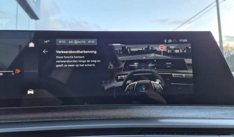
								Peugeot 3008 GT full									