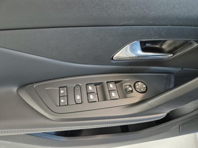 
								Peugeot 308 ALLURE full									