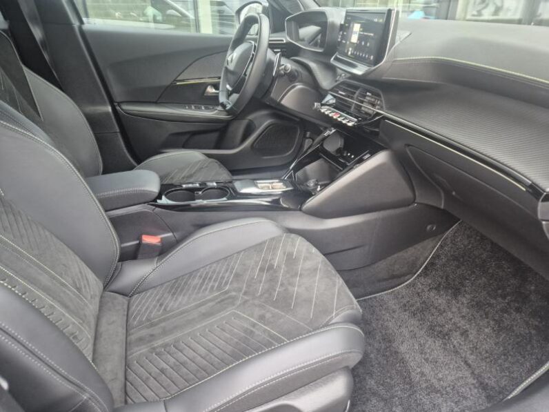 
								Peugeot 2008 GT ALCANTARA full									