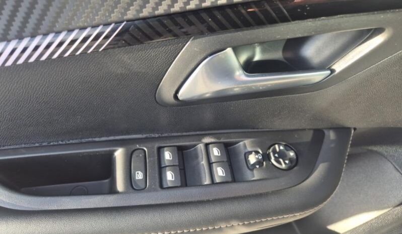 
								Peugeot 208 ALLURE full									