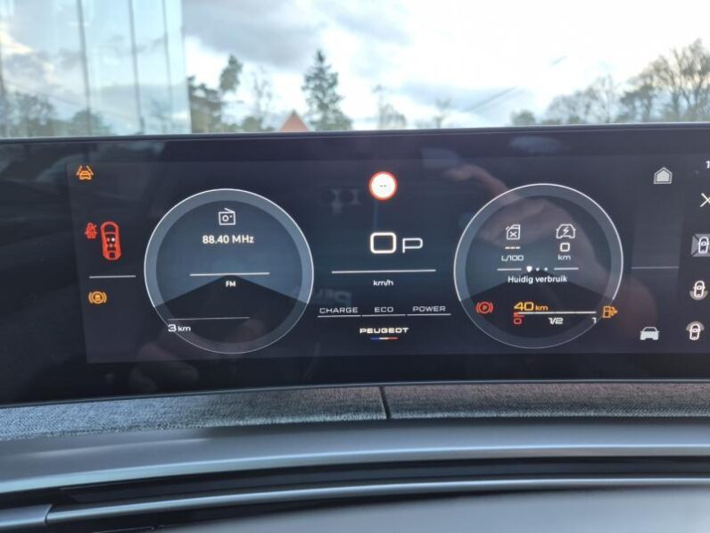 
								Peugeot 3008 GT full									