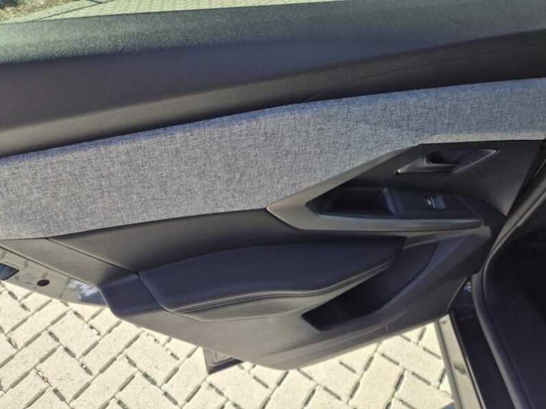 
								Peugeot 3008 GT full									