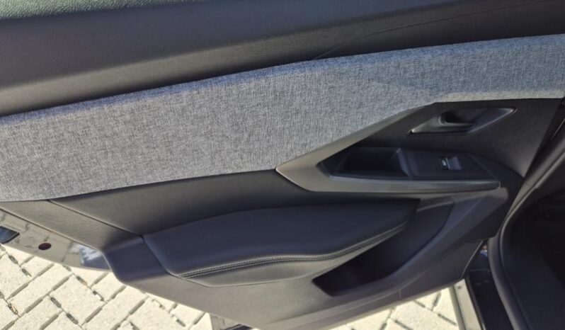 
								Peugeot 3008 GT full									