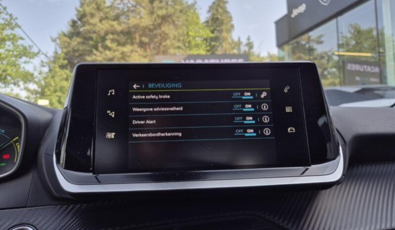 
								Peugeot 208 STYLE full									