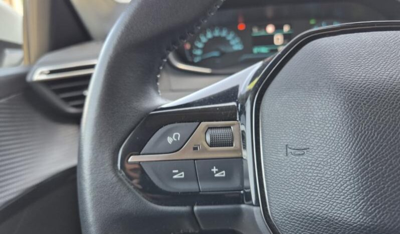
								Peugeot 208 STYLE full									