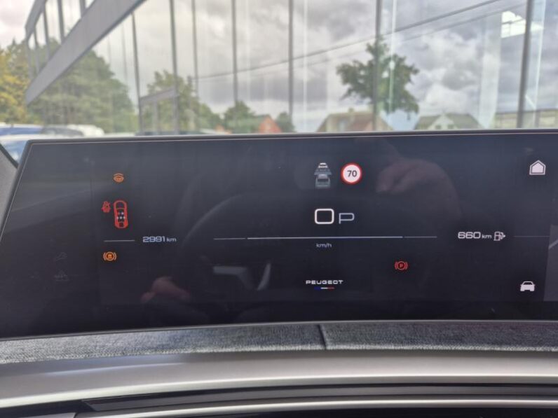 
								Peugeot 3008 GT full									