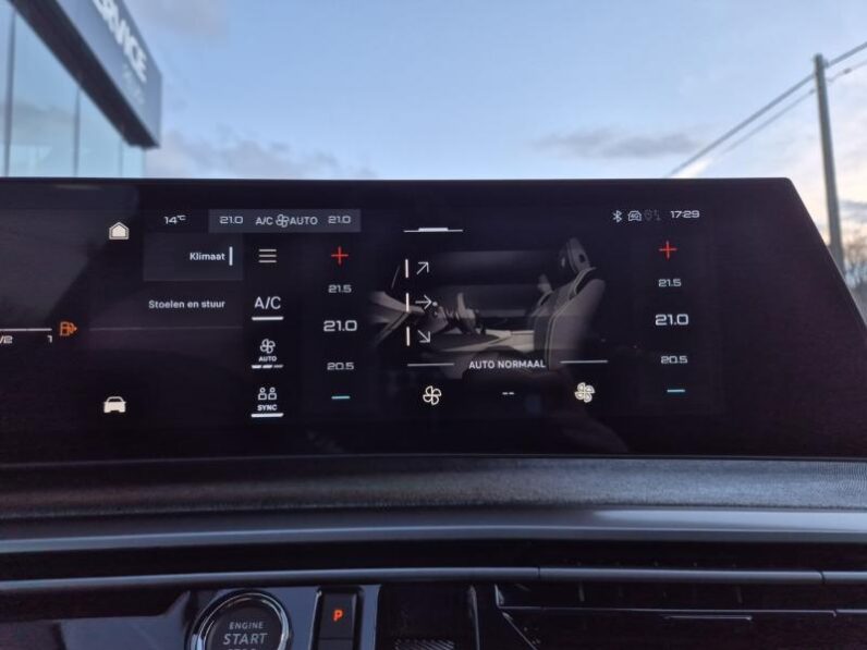 
								Peugeot 3008 GT full									