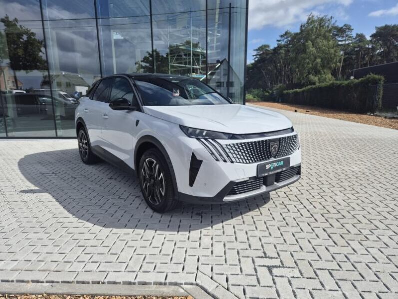 
								Peugeot 3008 GT full									