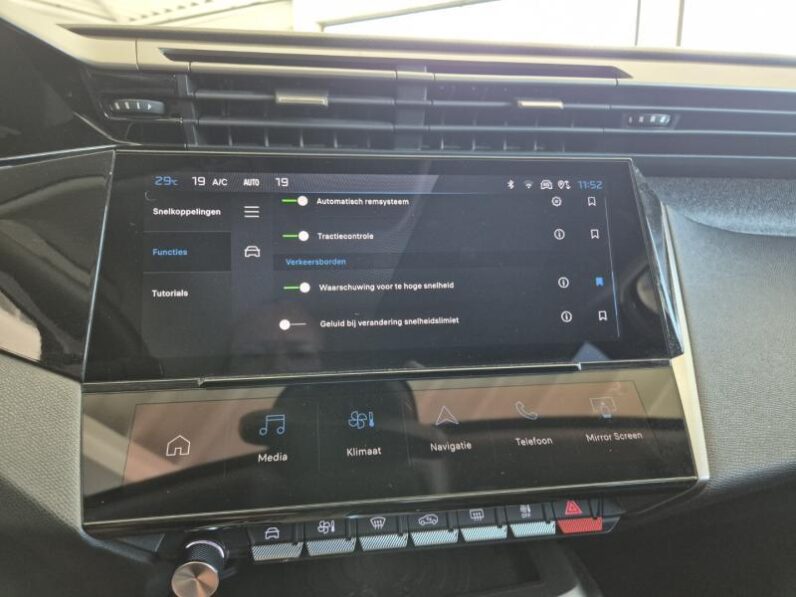 
								Peugeot 408 ALLURE full									