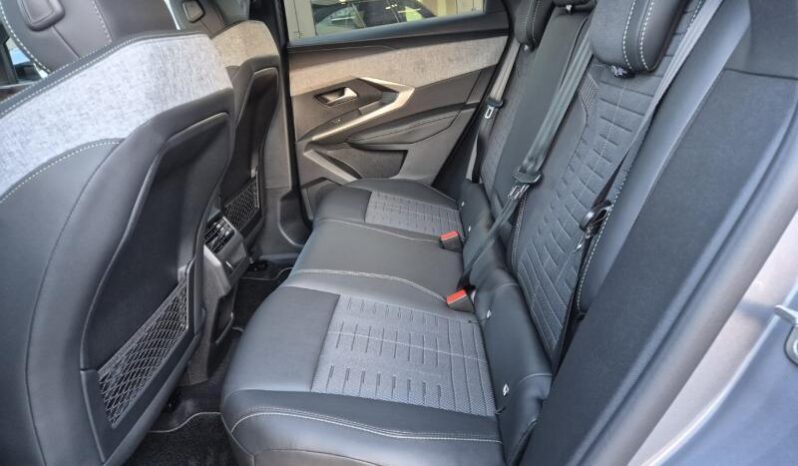 
								Peugeot 3008 GT full									
