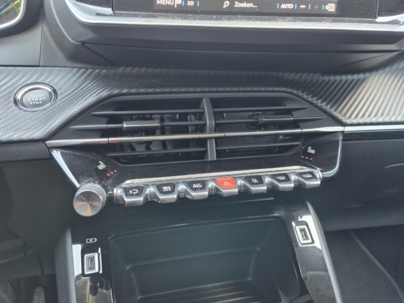 
								Peugeot 208 STYLE full									