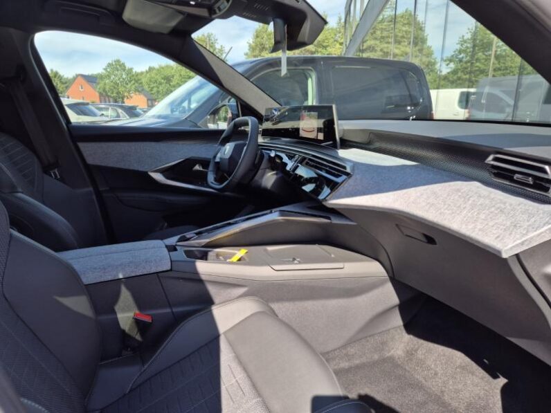 
								Peugeot 3008 GT full									