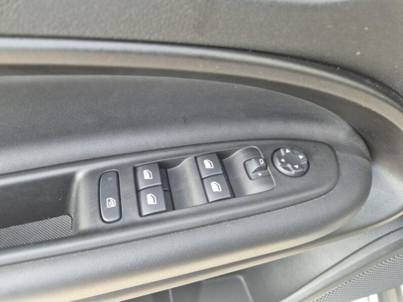 
								Jeep Avenger ALTITUDE full									