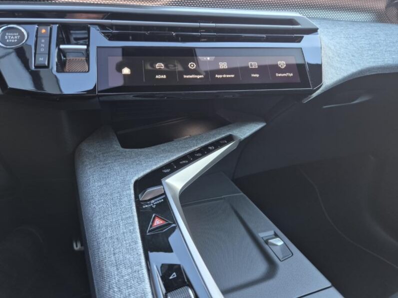 
								Peugeot 3008 GT full									