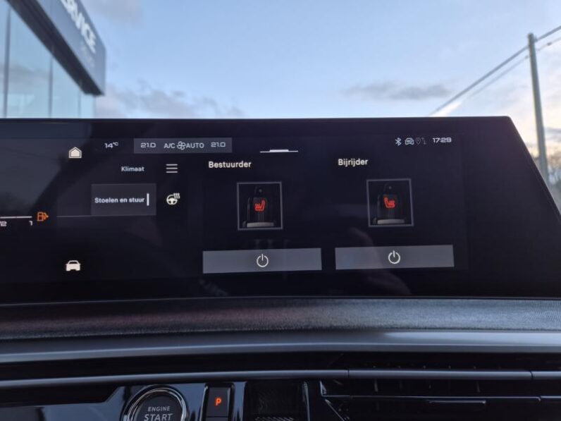 
								Peugeot 3008 GT full									