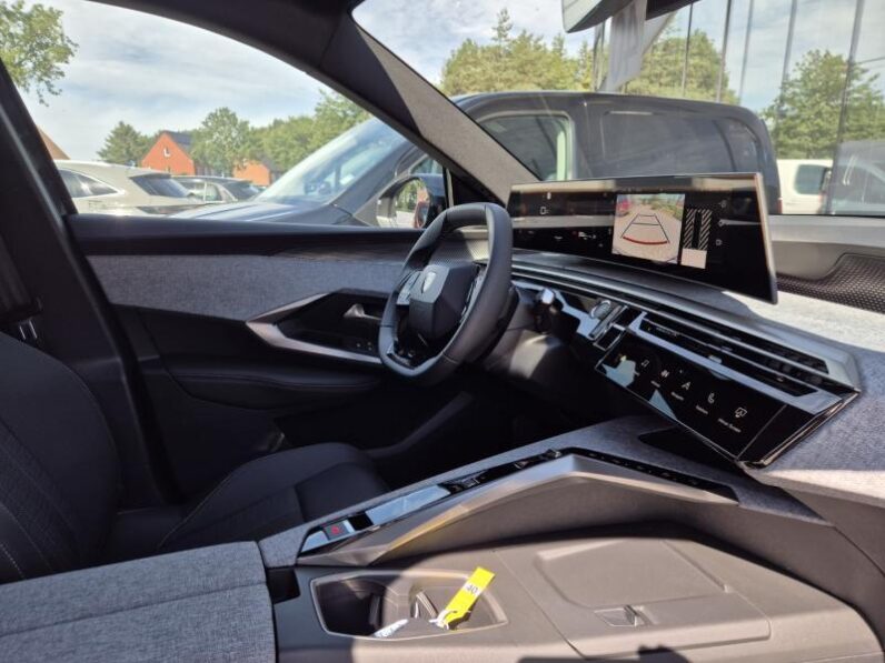 
								Peugeot 3008 GT full									