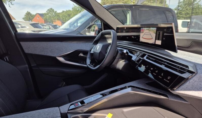 
								Peugeot 3008 GT full									