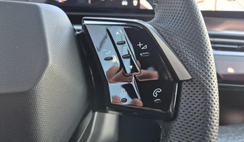 
								Peugeot 3008 GT full									