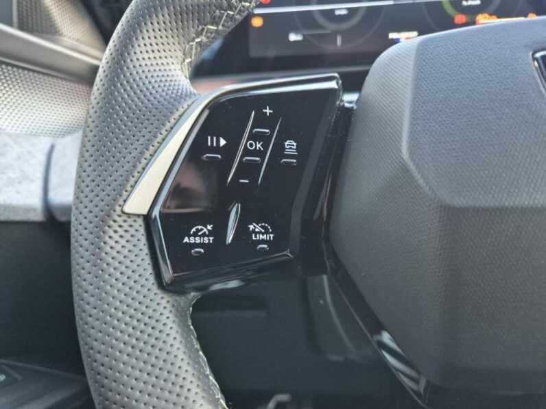 
								Peugeot 3008 GT full									