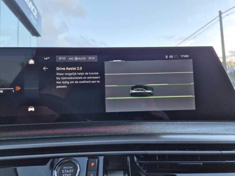 
								Peugeot 3008 GT full									