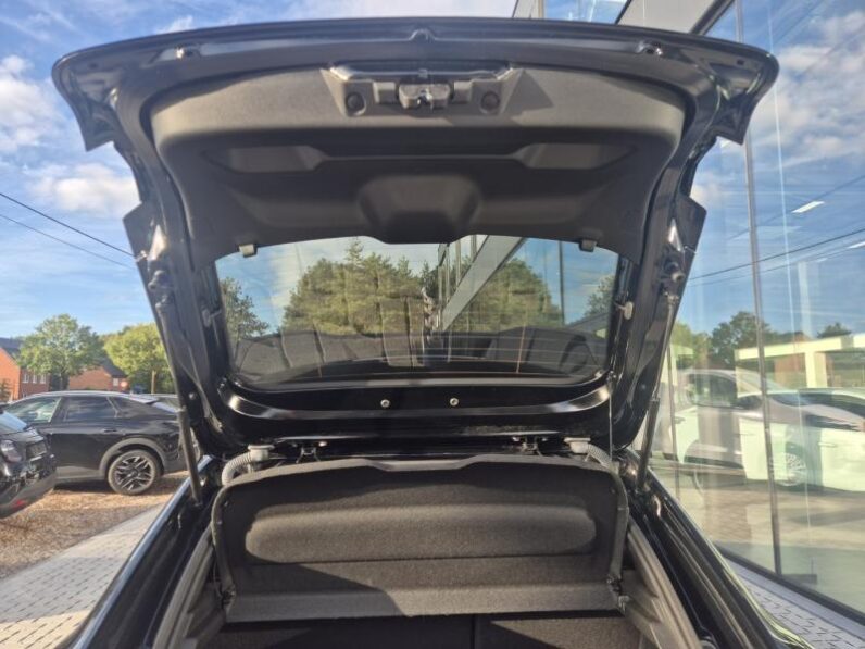 
								Peugeot 208 ALLURE full									