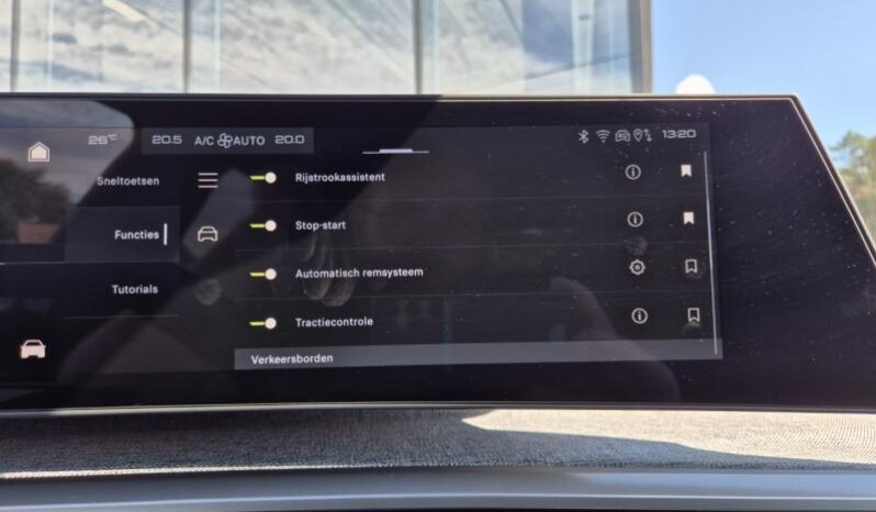 
								Peugeot 3008 GT full									