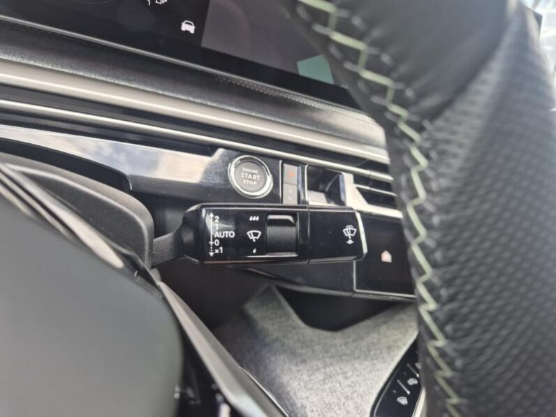 
								Peugeot 3008 GT full									