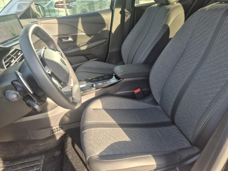 
								Peugeot 208 ALLURE full									