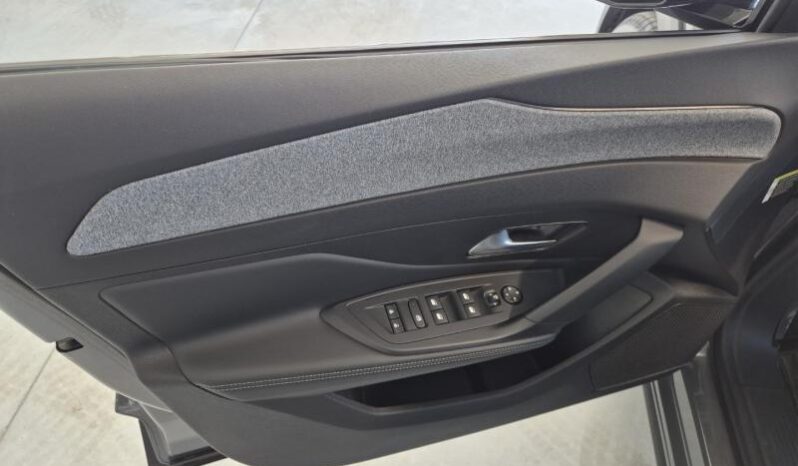 
								Peugeot 408 ALLURE full									