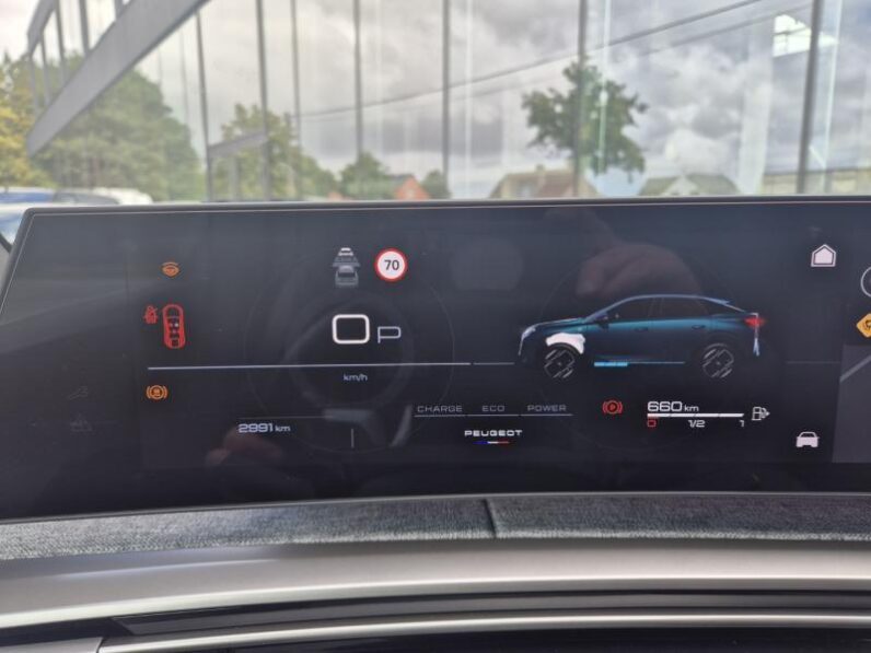 
								Peugeot 3008 GT full									