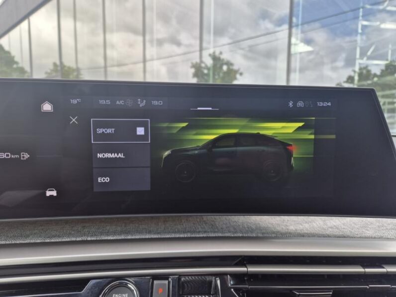 
								Peugeot 3008 GT full									