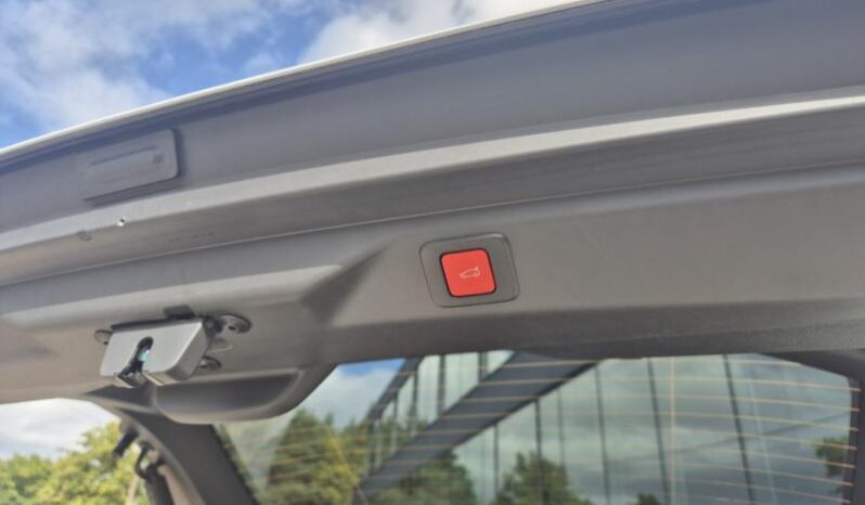 
								Peugeot 3008 GT full									