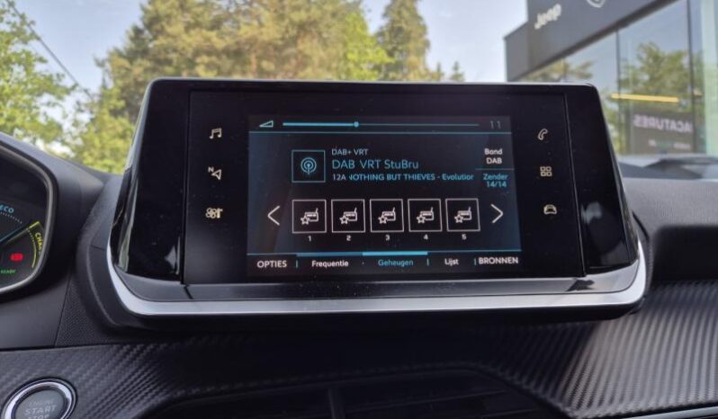 
								Peugeot 208 STYLE full									