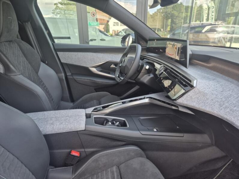 
								Peugeot 5008 GT EXCLUSIVE full									