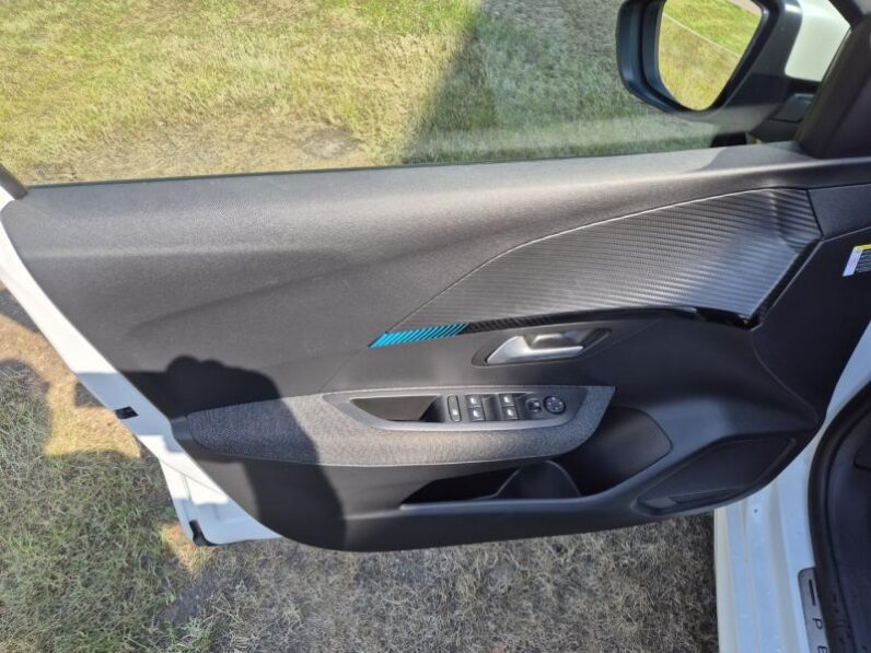 
								Peugeot 208 STYLE full									