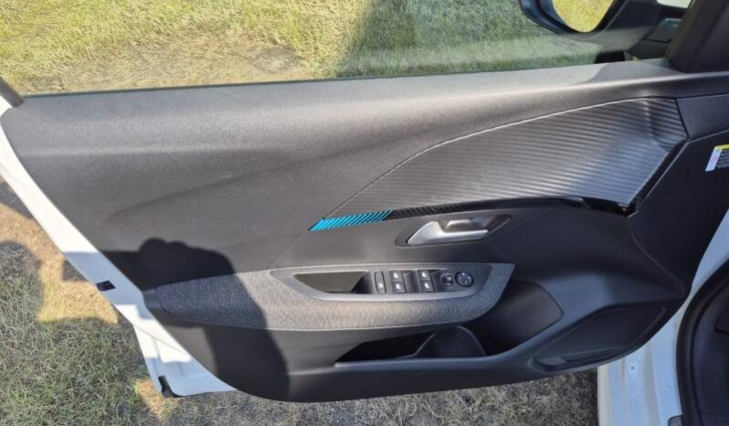 
								Peugeot 208 STYLE full									