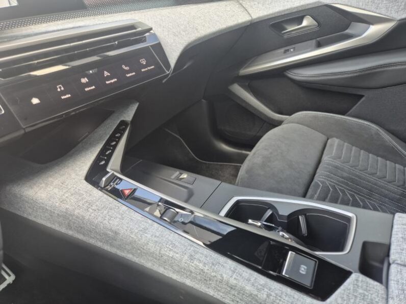 
								Peugeot 5008 GT EXCLUSIVE full									